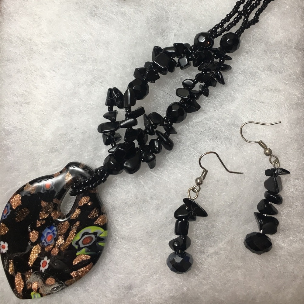 NWOT Hawaii Black Pendent Necklace & Earrings